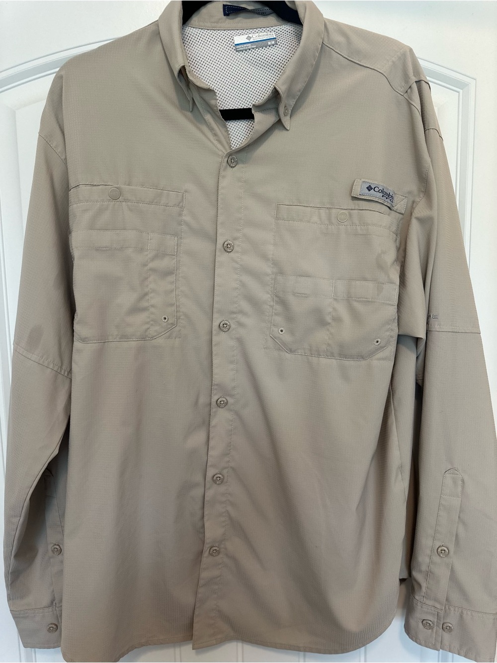 Columbia Men's Button-Down Fishing Shirt in Stone Tan